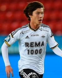 16 阿森纳门将低级失误，赛后公开致歉  