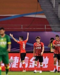 德甲多特蒙德补时争议绝杀柏林赫塔，终结对手五连胜登顶引热议