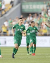 法甲，里尔补时争议绝杀尼斯，终结对手九连胜登顶积分榜引热议